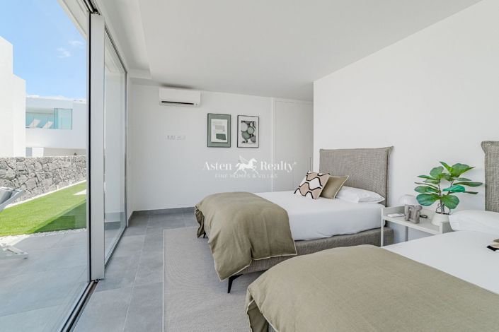 Image No.27-3 Bed Villa for sale