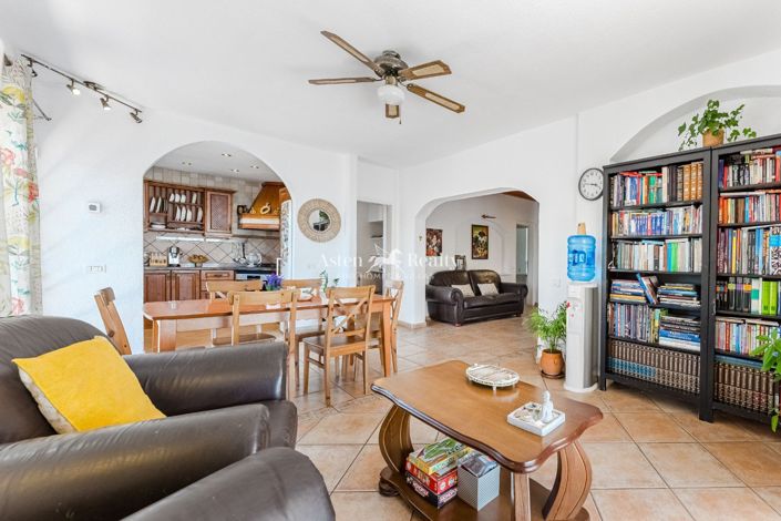 Image No.9-5 Bed Villa for sale