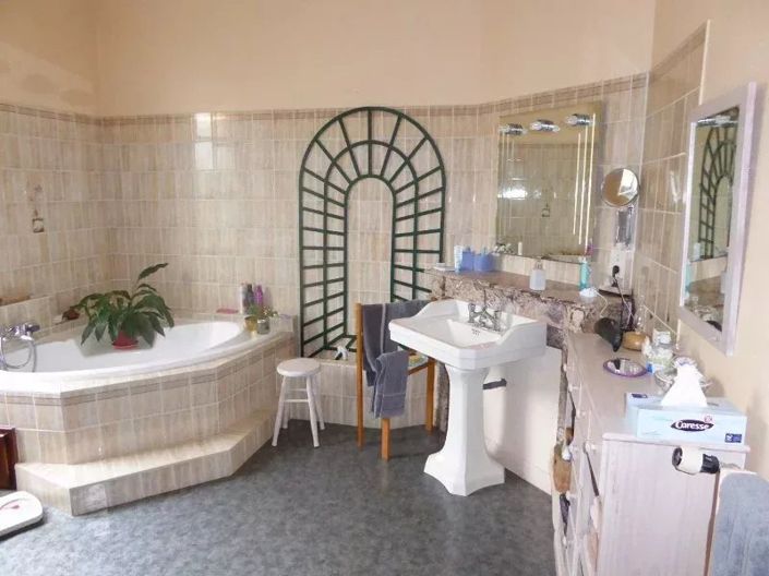 Image No.6-3 Bed House for sale