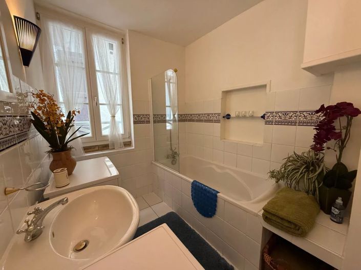 Image No.8-2 Bed Townhouse for sale