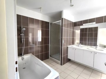 0370db4ed32f6265033b56e3a6fd86c1ffc421d18e192