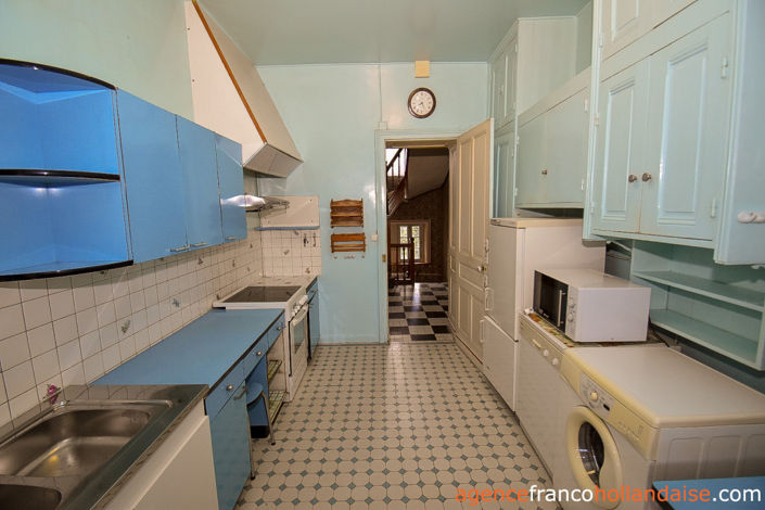 Image No.8-5 Bed House for sale