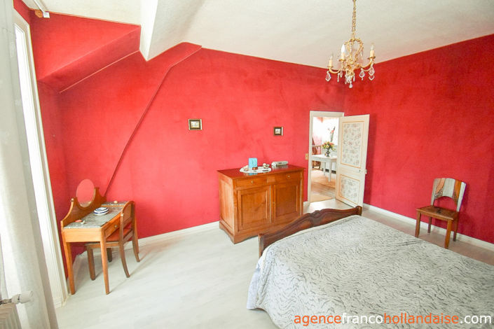 Image No.17-6 Bed House for sale