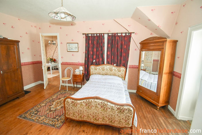 Image No.24-6 Bed House for sale