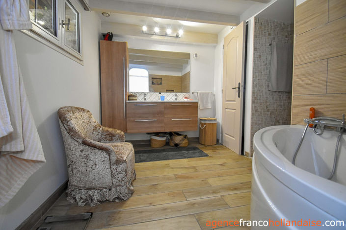 Image No.6-8 Bed Commercial for sale