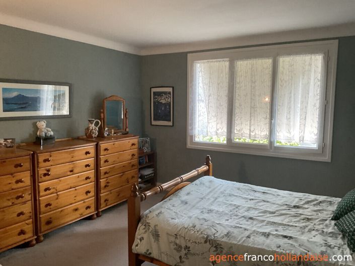 Image No.9-5 Bed House for sale