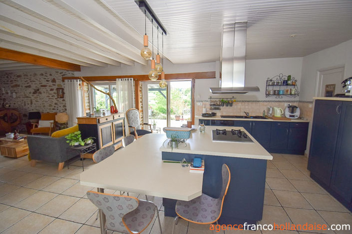 Image No.10-3 Bed House for sale