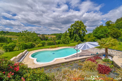 verbouwde-schuur-met-zwembad-en-uitzichtlarge