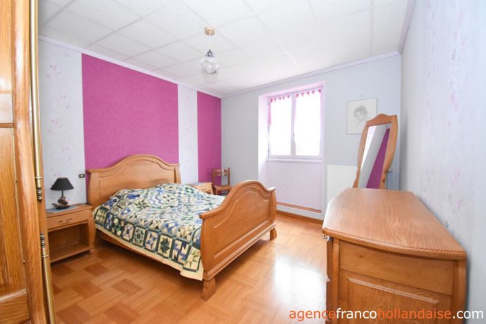 Image No.6-5 Bed House for sale