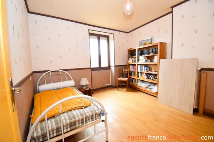 Image No.8-5 Bed House for sale