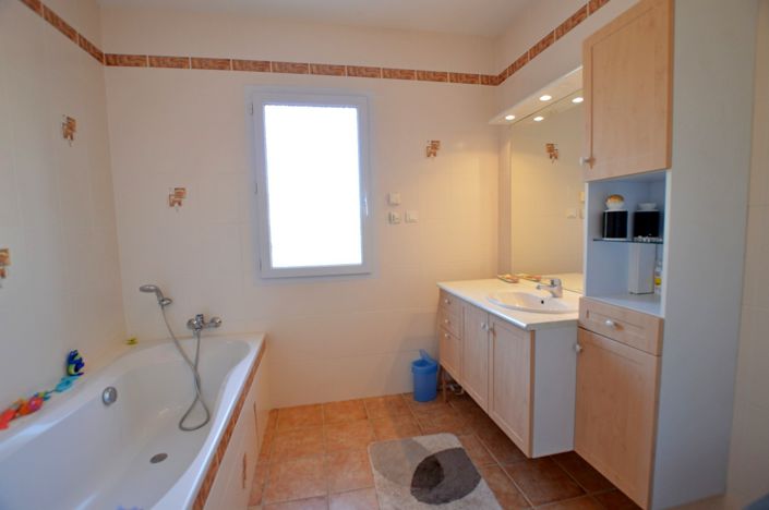 Image No.18-Maison de village de 4 chambres à vendre à Duras