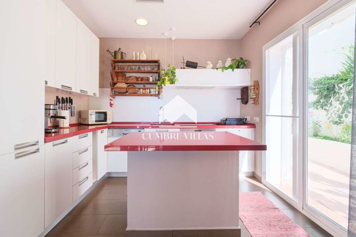 Image No.16-8 Bed Villa for sale