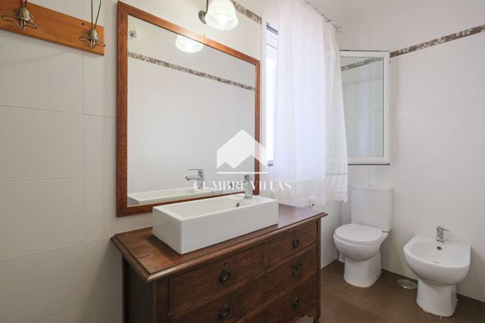 Image No.29-8 Bed Villa for sale