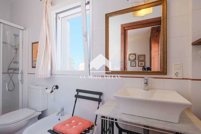 Image No.55-8 Bed Villa for sale