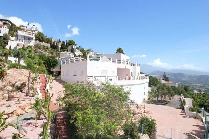 Image No.8-8 Bed Villa for sale