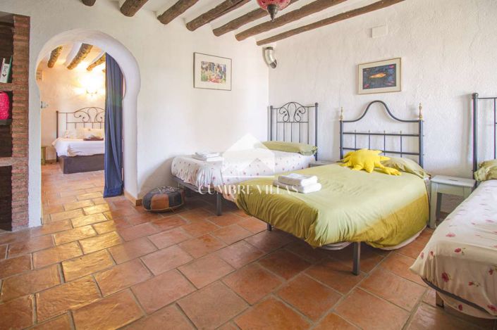 Image No.30-14 Bed Country House for sale