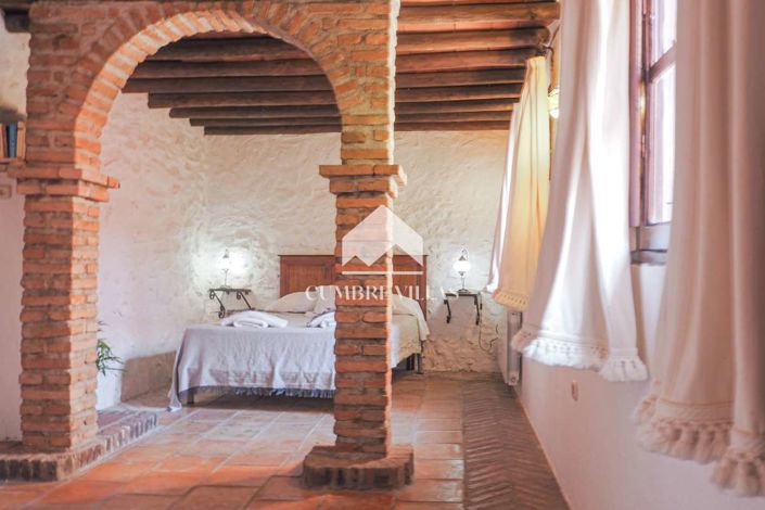 Image No.38-14 Bed Country House for sale