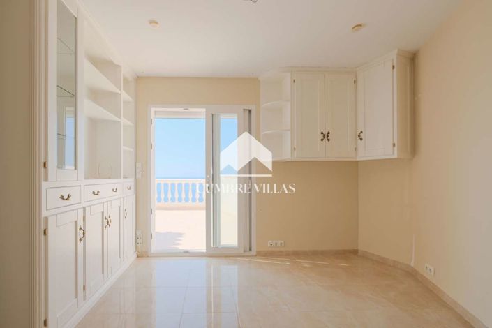 Image No.48-4 Bed Villa for sale