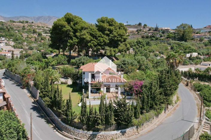 Image No.2-Maison de campagne de 5 chambres à vendre à Motril