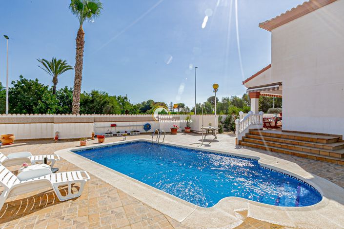 Image No.2-4 Bed Villa for sale