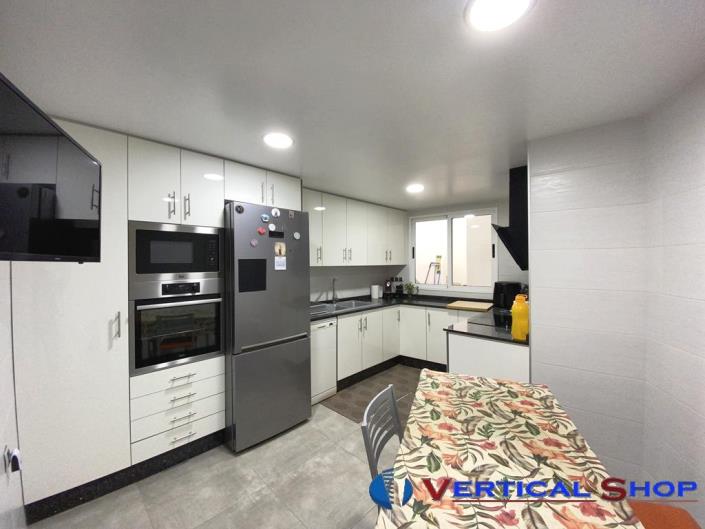 Image No.2-8 Bed Townhouse for sale