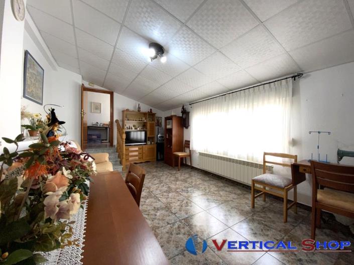 Image No.9-8 Bed Townhouse for sale