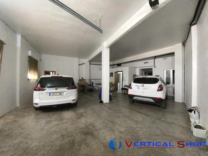 Image No.12-8 Bed Townhouse for sale