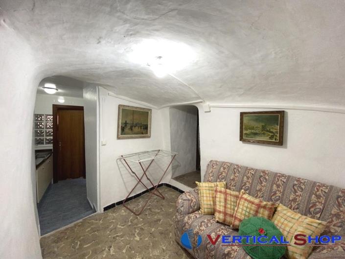 Image No.14-8 Bed Townhouse for sale