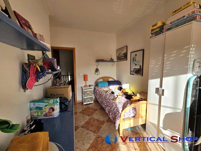 Image No.16-4 Bed Townhouse for sale