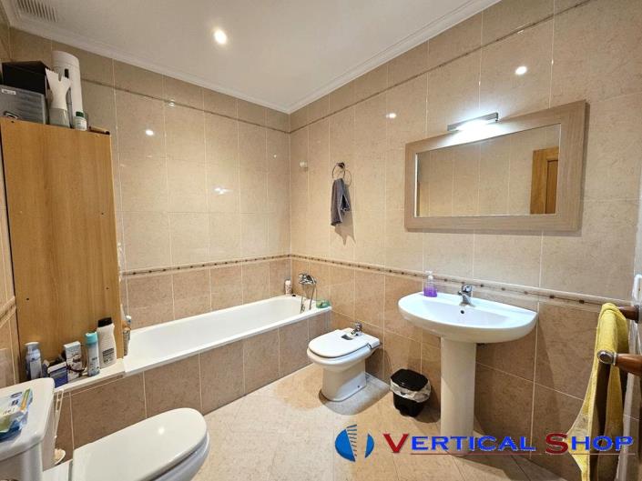 Image No.17-4 Bed Townhouse for sale