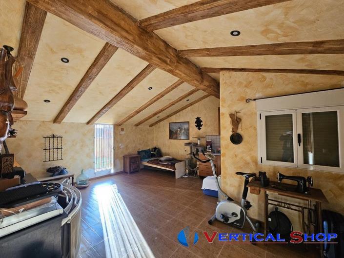 Image No.19-4 Bed Townhouse for sale