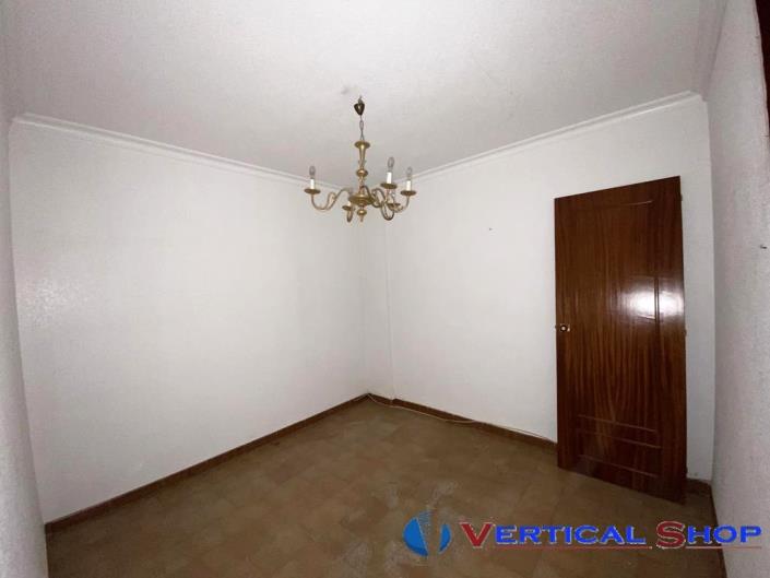 Image No.6-6 Bed Townhouse for sale