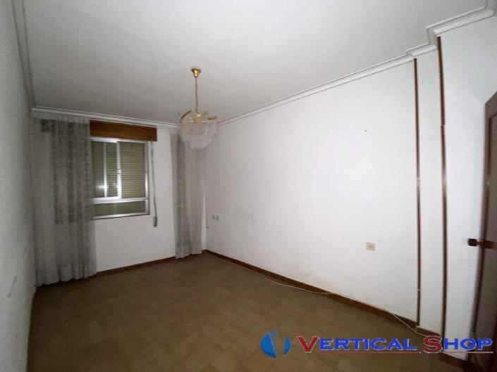 Image No.7-6 Bed Townhouse for sale