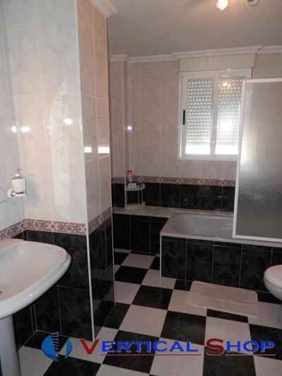 Image No.9-3 Bed Villa / Detached for sale