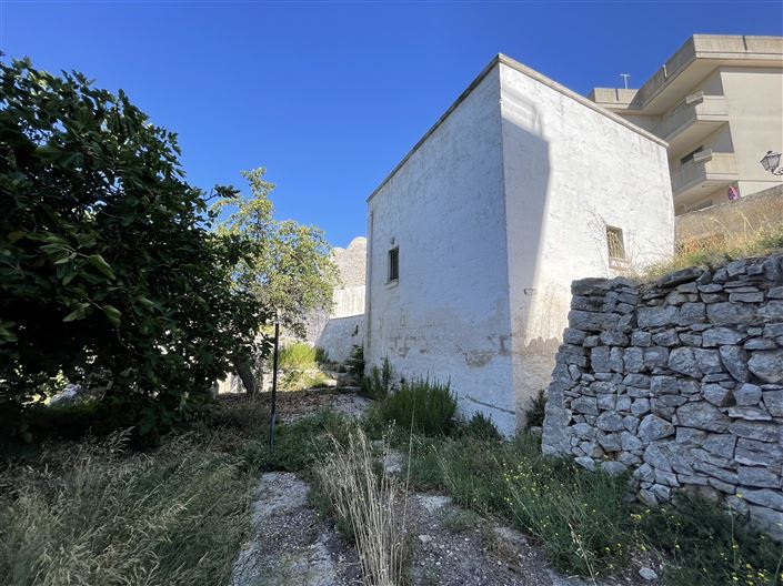 Image No.13-2 Bed Townhouse for sale