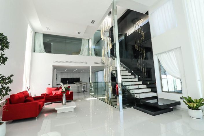 Image No.8-7 Bed Villa for sale