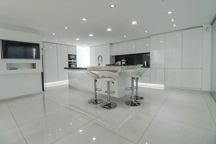 Image No.9-7 Bed Villa for sale