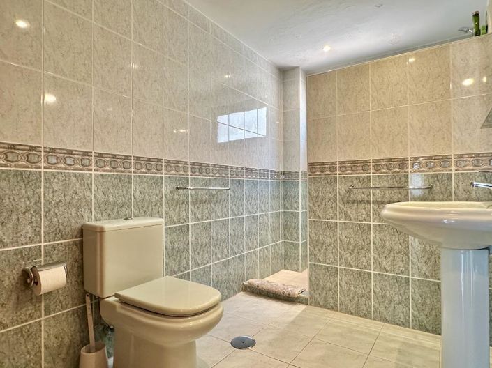 Image No.24-2 Bed Apartment for sale