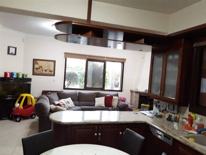 Image No.2-Villa de 6 chambres à vendre à Empa