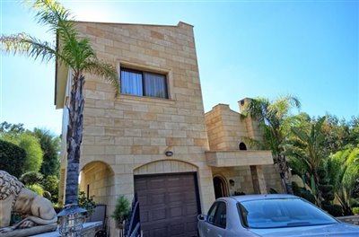 Detached Villa For Sale  in  Kamares