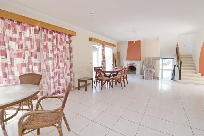 Image No.2-3 Bed Villa for sale