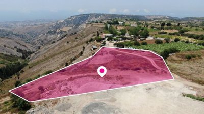 Mixed Residential/Special Protection zoned Field in Kathikas, Paphos
