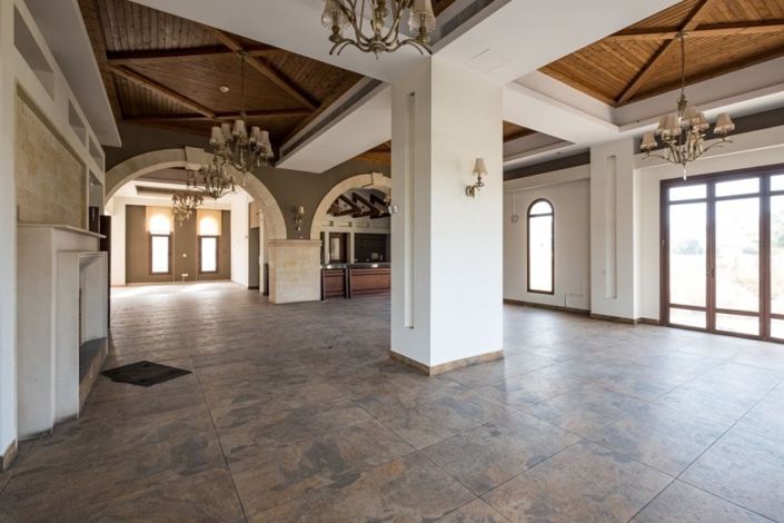 Image No.2-Commercial à vendre à Tombs of the Kings