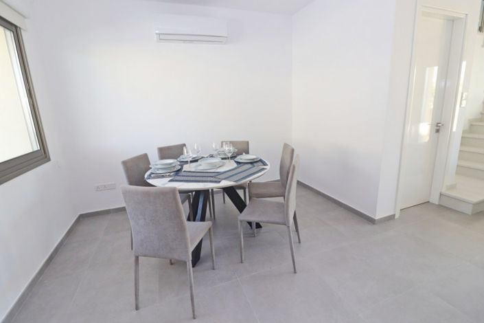 Image No.10-2 Bed Townhouse for sale