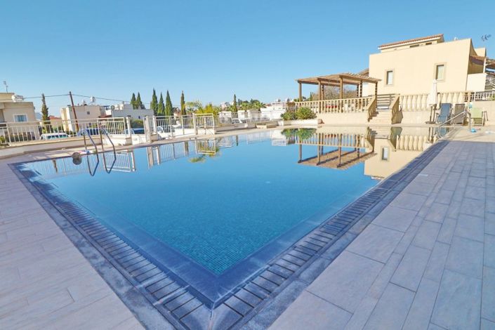 Image No.2-2 Bed Townhouse for sale