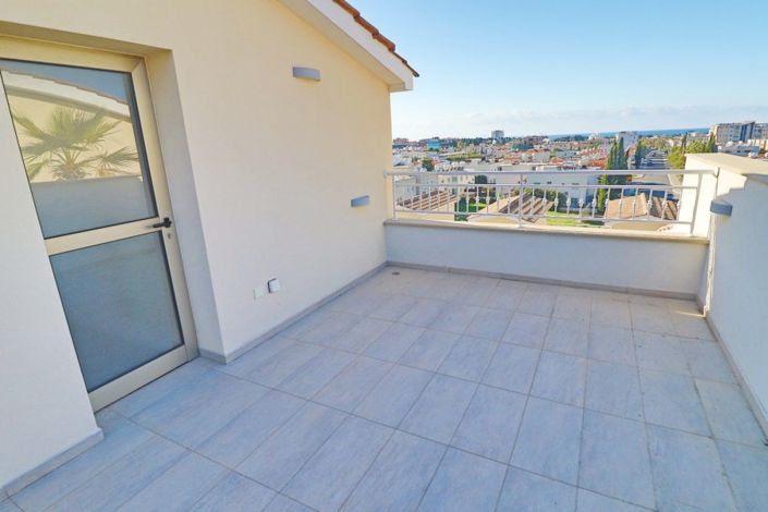 Image No.3-2 Bed Townhouse for sale