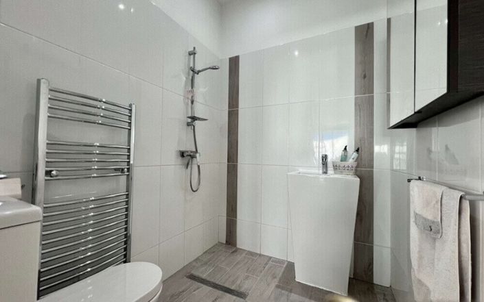 Image No.7-4 Bed Villa for sale