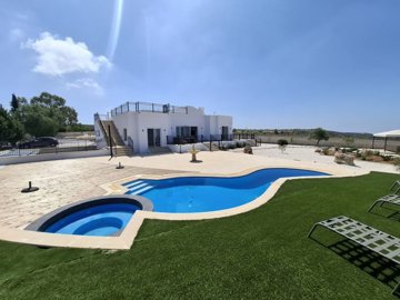 Detached Villa For Sale  in  Kathikas