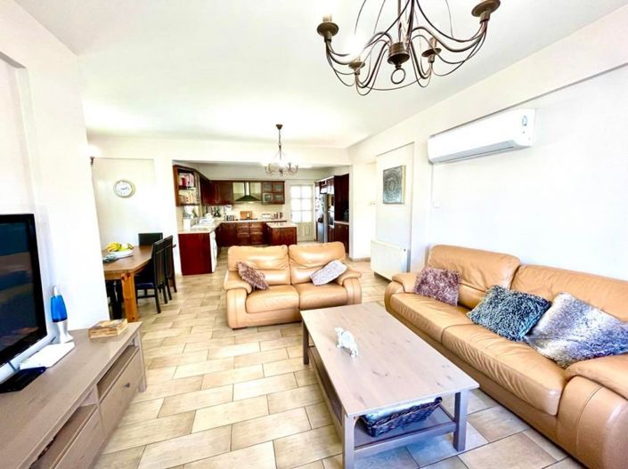 Image No.2-Villa de 5 chambres à vendre à Konia