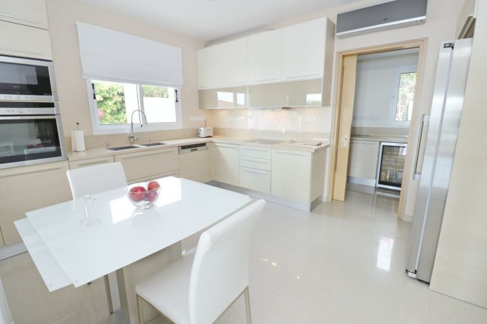 Image No.8-4 Bed Bungalow for sale